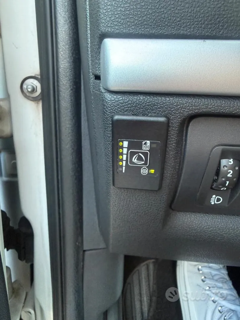 Renault Clio 2009 photo 5