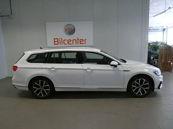 Volkswagen Passat 2022 photo 3