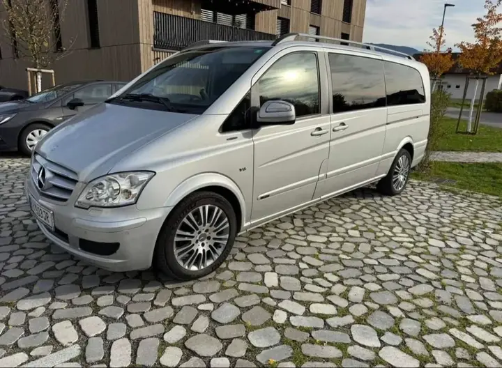 Mercedes-Benz Viano 2011 photo 2