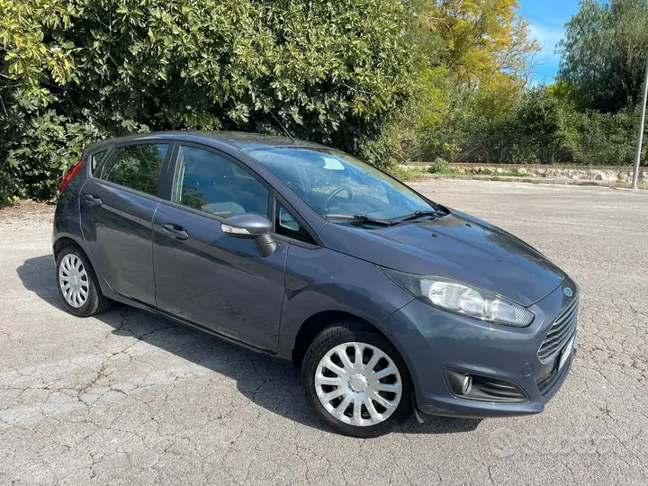 Ford Fiesta 2013 photo 2
