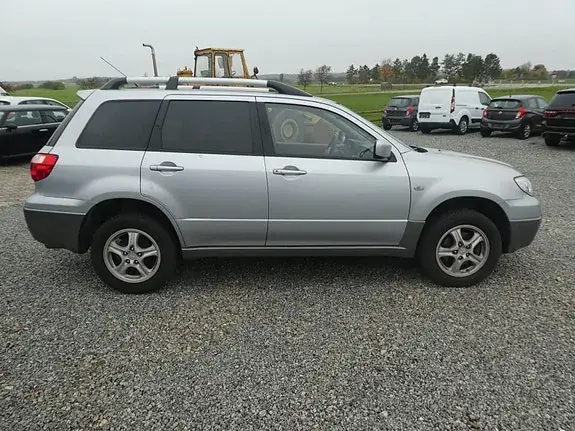 Mitsubishi Outlander 2004 photo 4