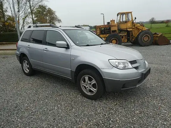 Mitsubishi Outlander 2004 photo 3