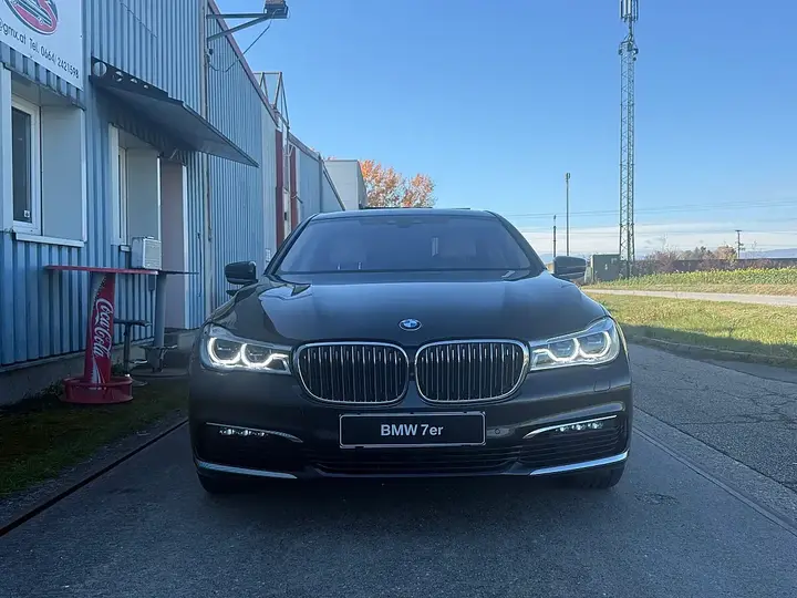 BMW 7 Series 2017 photo 2