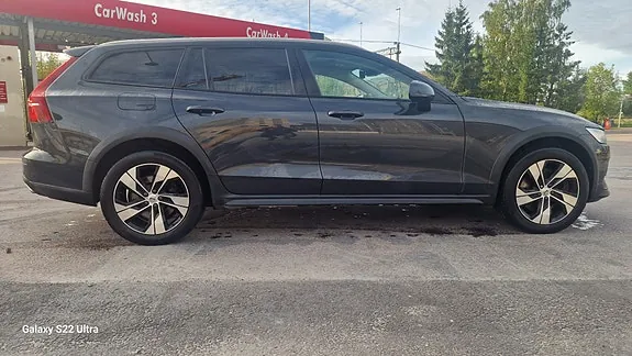 Volvo V60 Cross Country 2020 photo 2