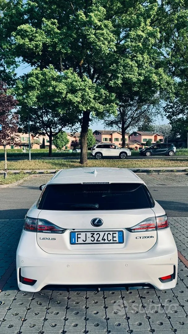 Lexus Ct 2017 photo 2