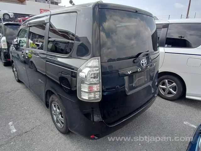 Toyota Voxy X L Edition 2012 photo 3