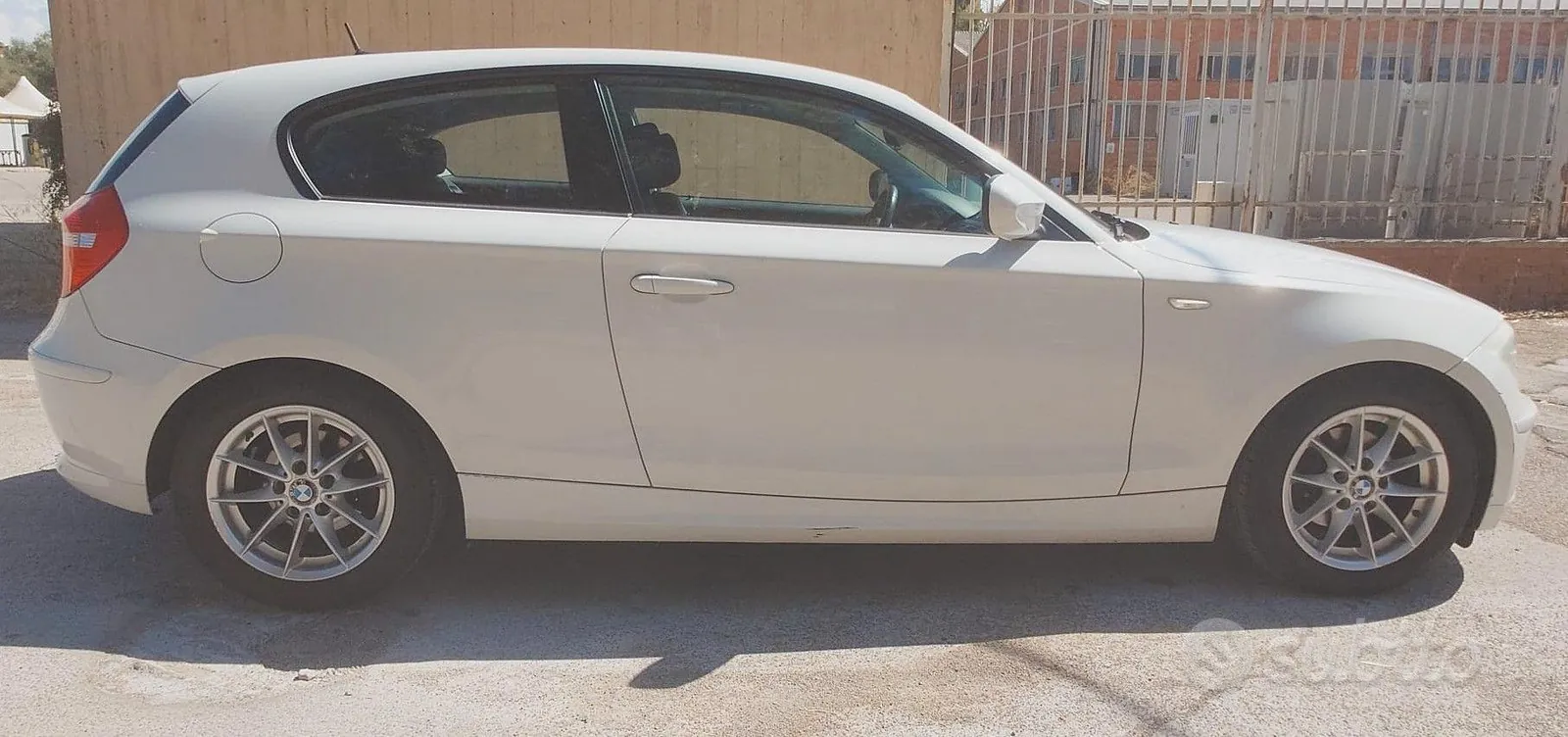 BMW 1 Series 2011 photo 2