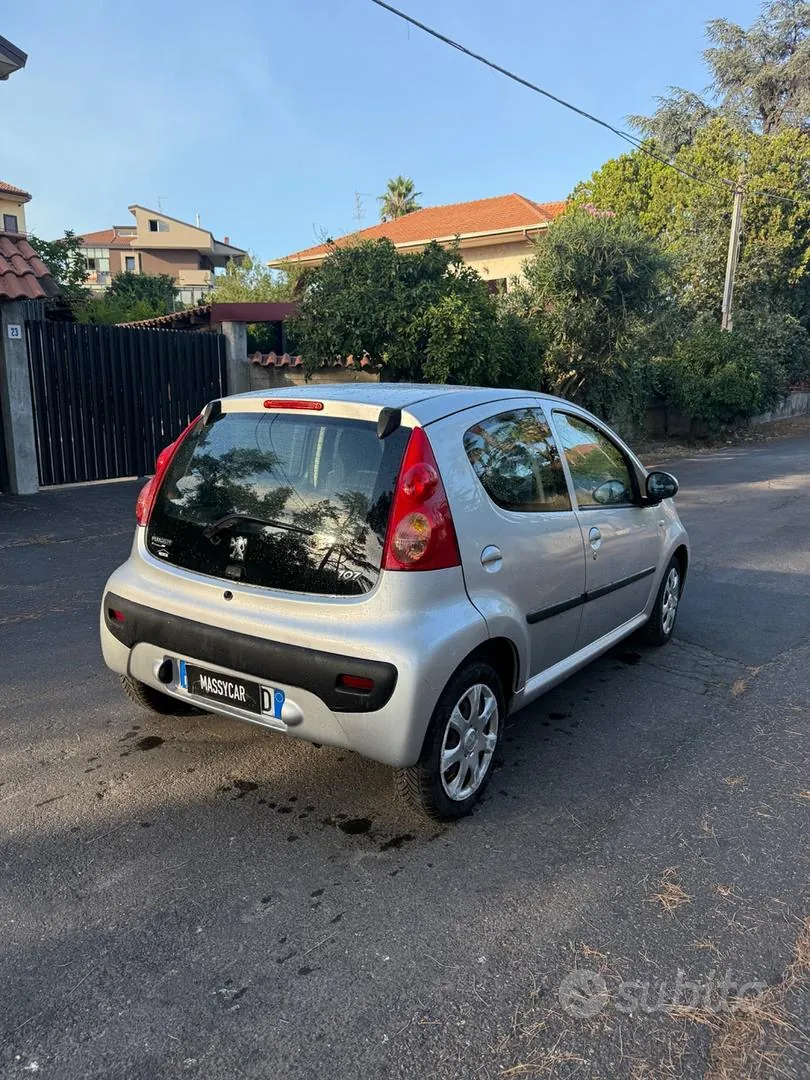 Peugeot 107 2011 photo 3