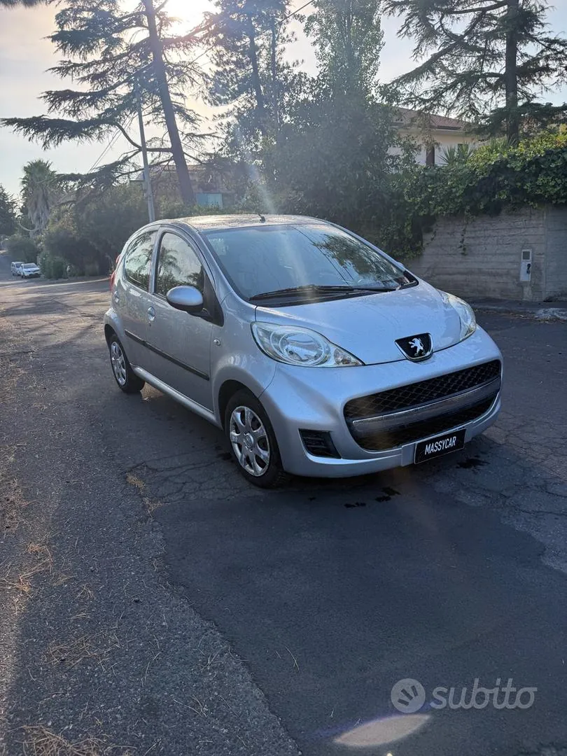 Peugeot 107 2011 photo 2