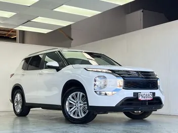 Mitsubishi Outlander 2022 photo 2