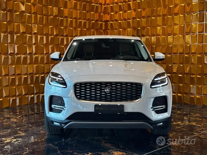 Jaguar E-Pace 2022 photo 2
