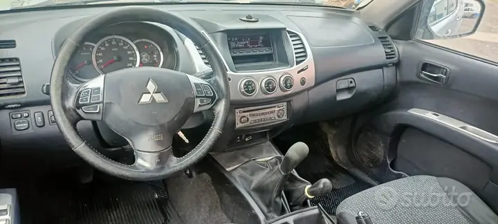 Mitsubishi L200 2015 photo 5
