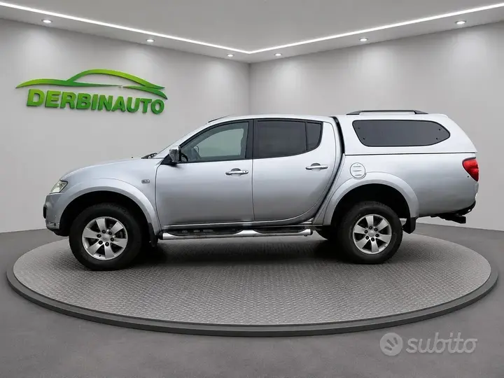 Mitsubishi L200 2015 photo 2