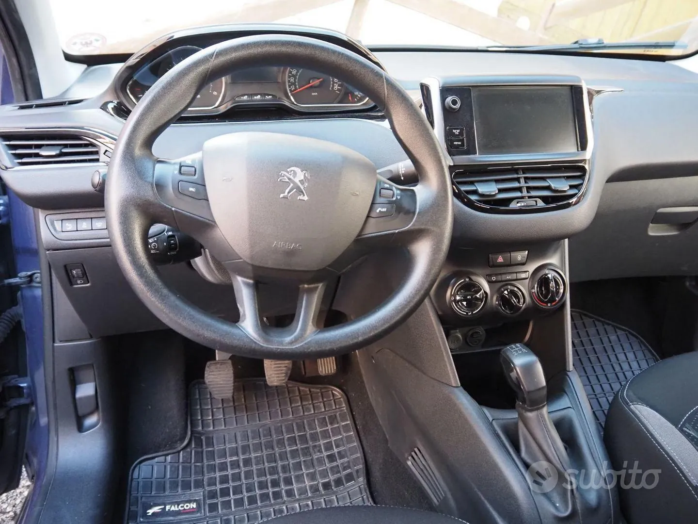 Peugeot 208 2013 photo 3