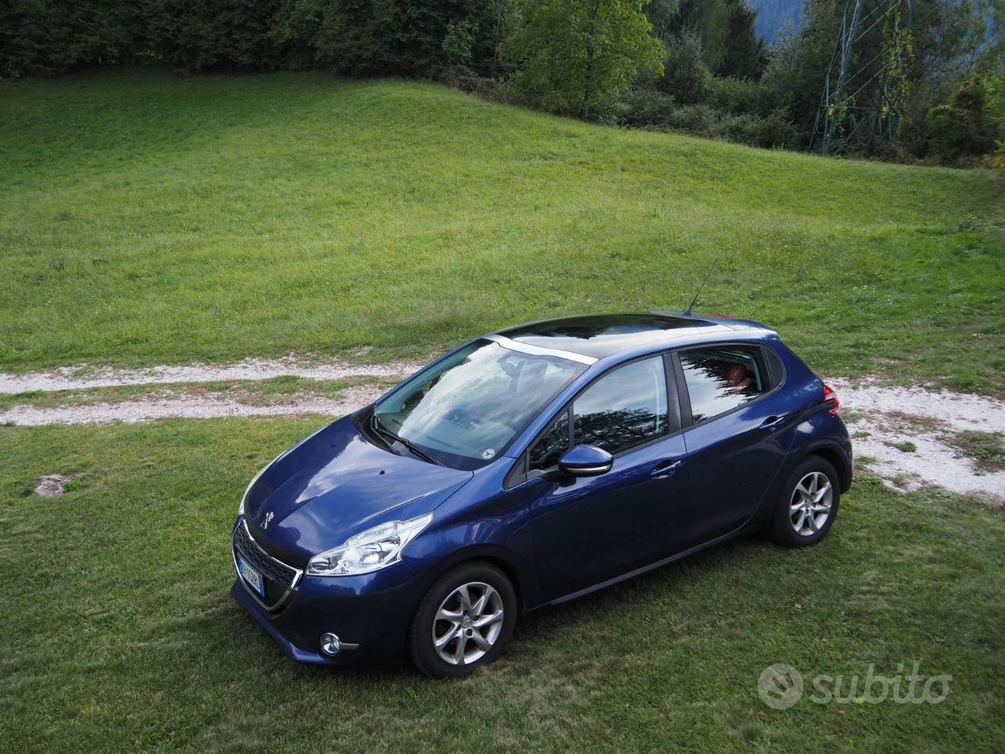Peugeot 208 2013 photo 2