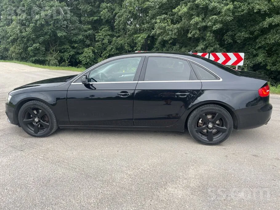 Audi A4 2012 photo 2