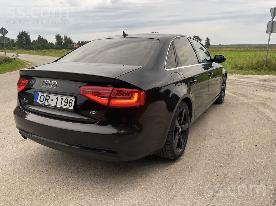 Audi A4 2012 photo 4