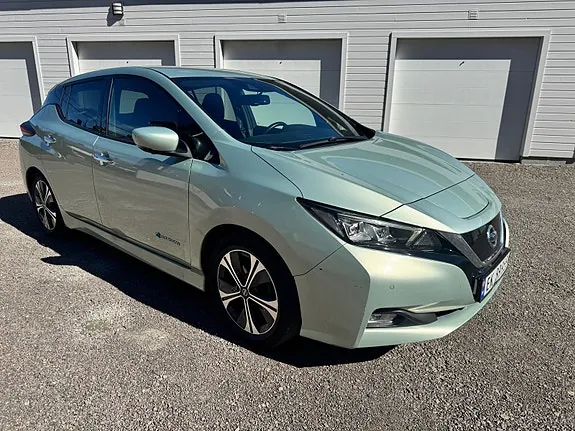 Nissan Leaf 2018 photo 2