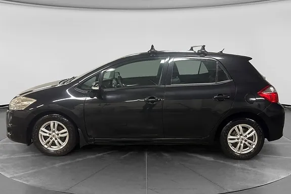 Toyota Auris 2011 photo 2