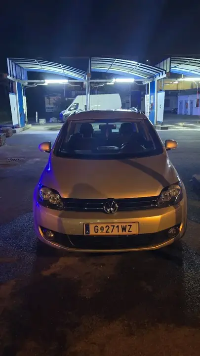 Volkswagen Golf 2010 photo 3