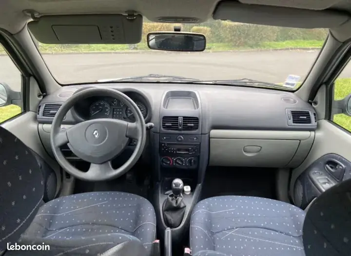 Renault Clio 2002 photo 3