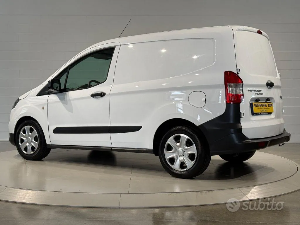 Ford Transit Courier 2023 photo 3