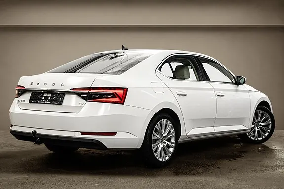 Skoda Superb 2022 photo 2