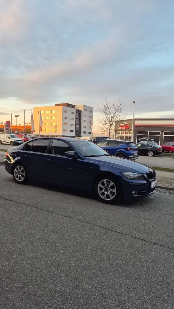 BMW 3 Series 2010 photo 2