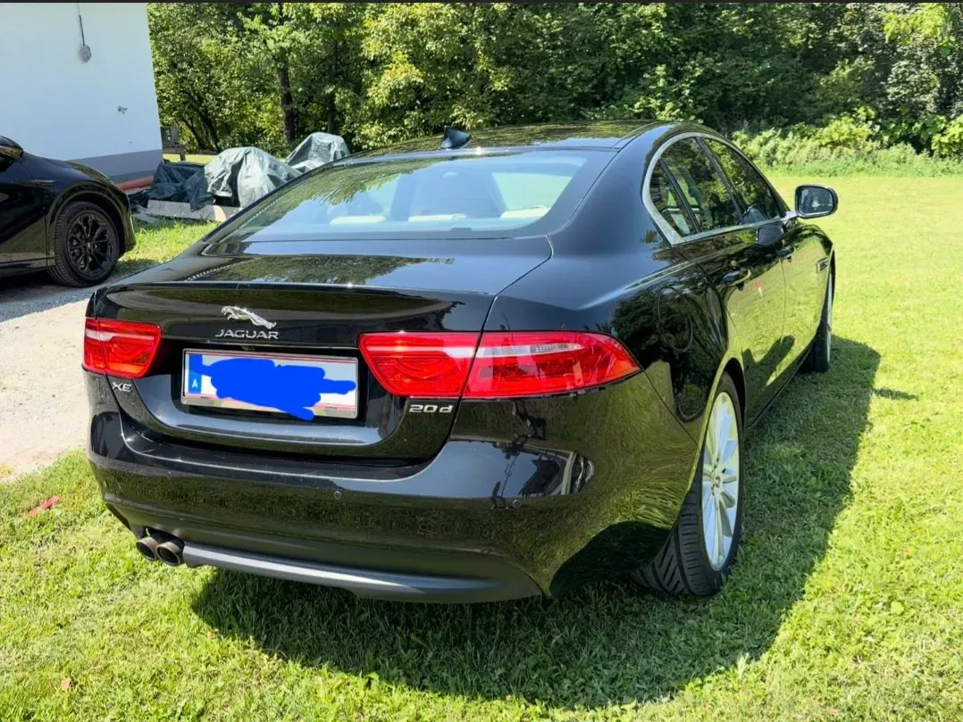 Jaguar Xe 2015 photo 3