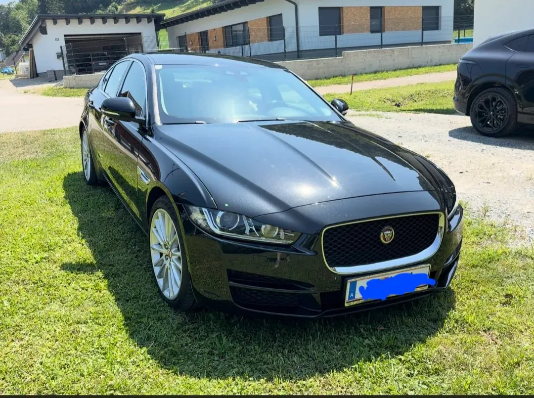 Jaguar Xe 2015 photo 2