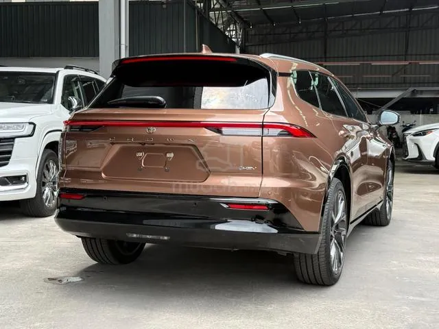 Toyota Crown Estate