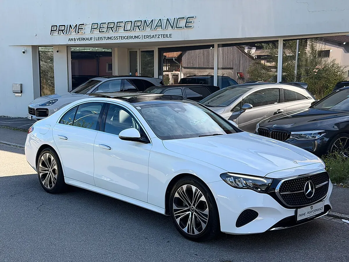 Mercedes-Benz E-Class 2023 photo 3