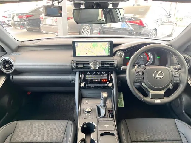 Lexus Is 2023 photo 2