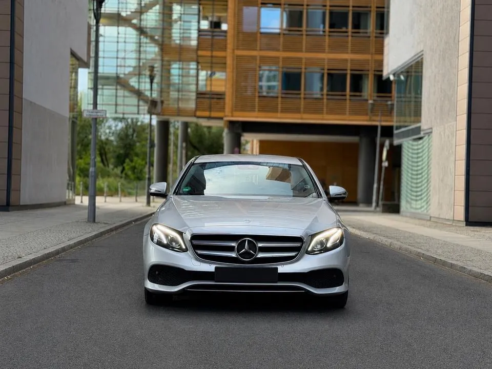 Mercedes-Benz E 220 D