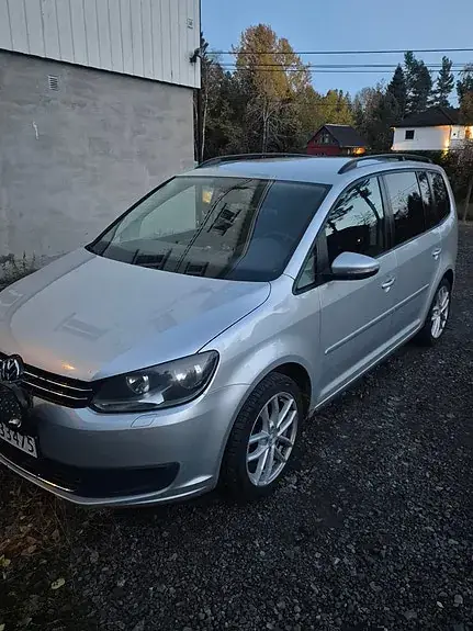 Volkswagen Touran 2012 photo 2