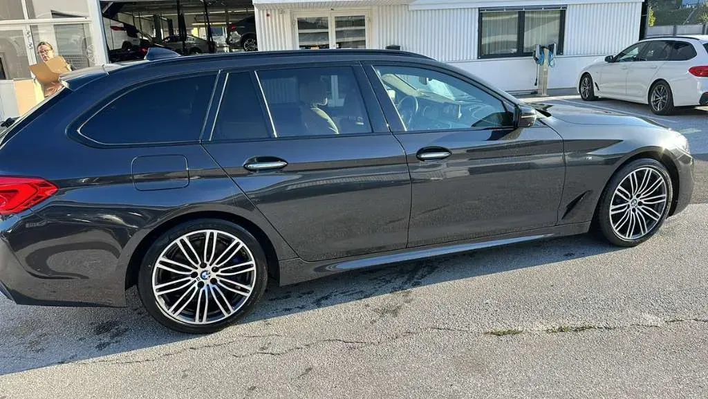 BMW 5 Series 2017 photo 2