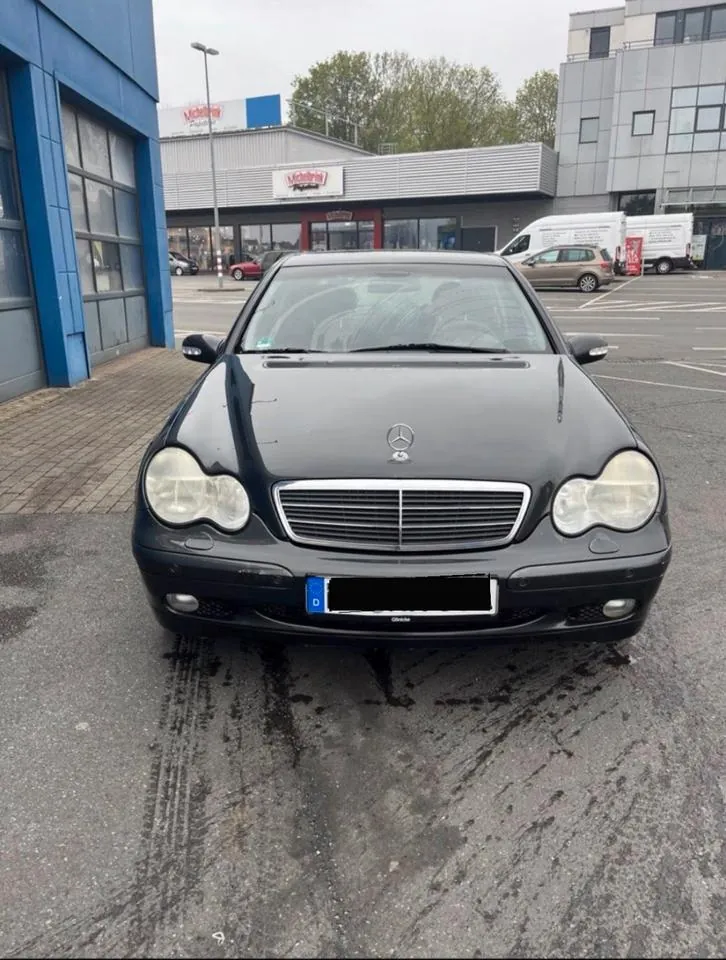 Mercedes-Benz C220