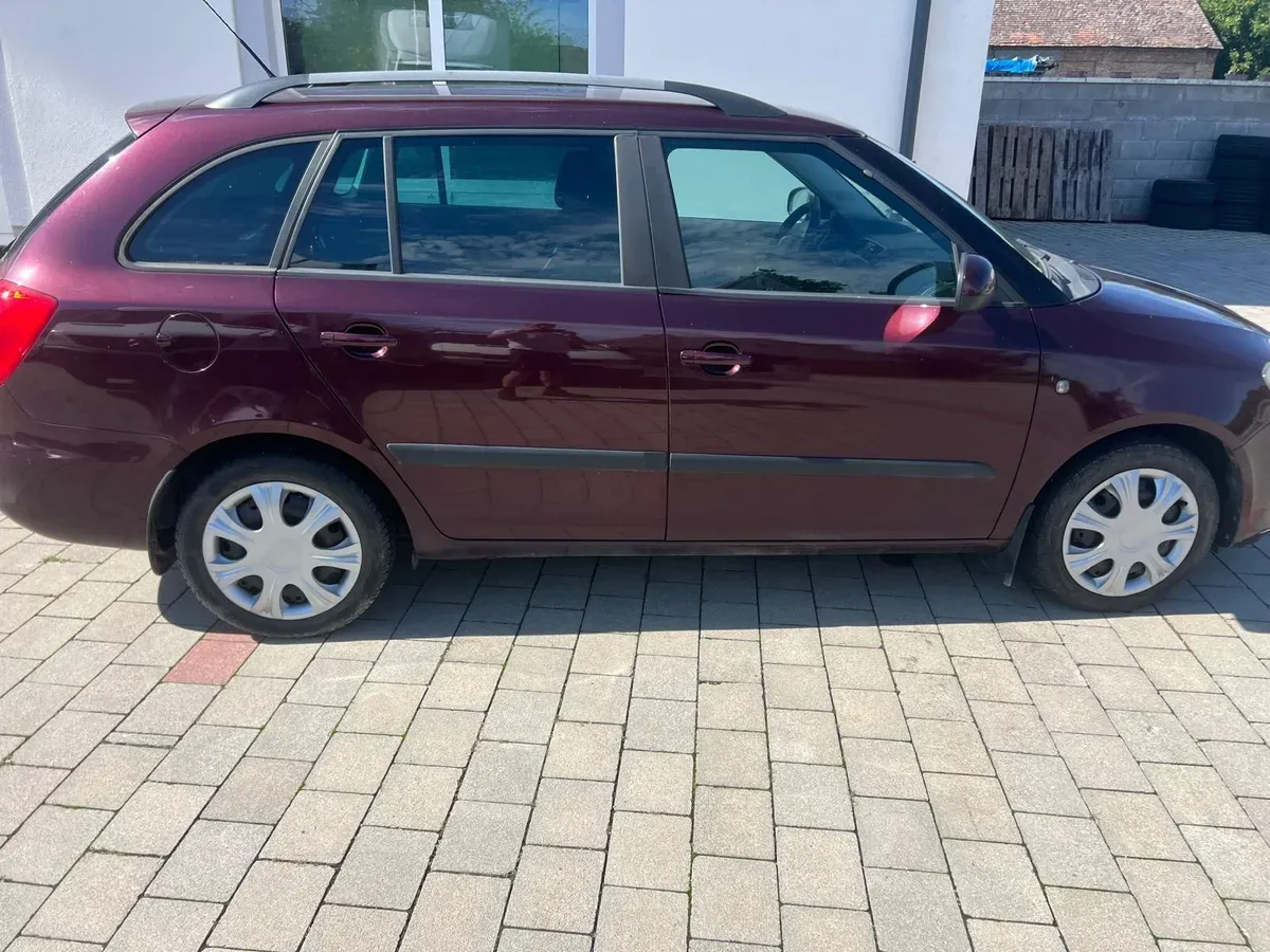 Skoda Fabia 2010 photo 3