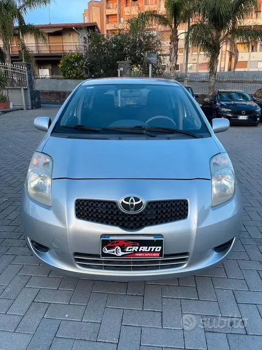 Toyota Yaris 2006 photo 2