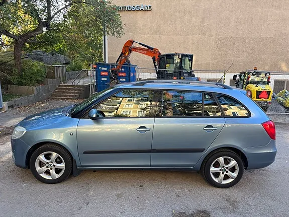 Skoda Fabia 2010 photo 4