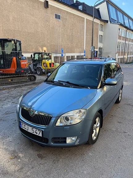 Skoda Fabia 2010 photo 2