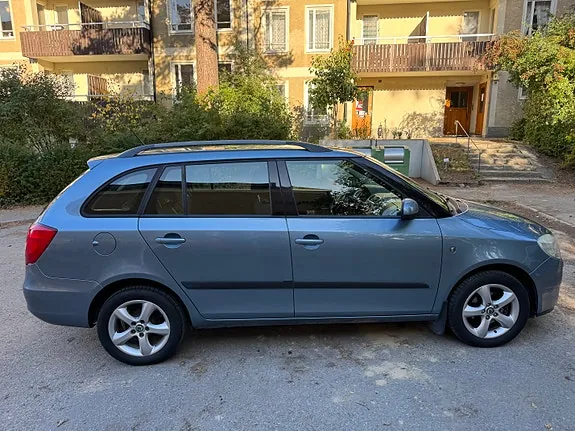 Skoda Fabia 2010 photo 5