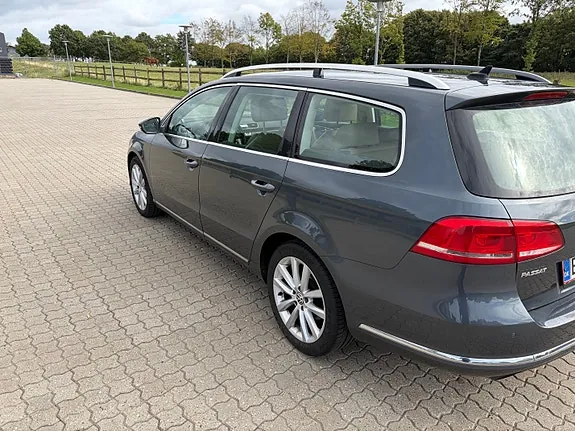 Volkswagen Passat 2011 photo 4
