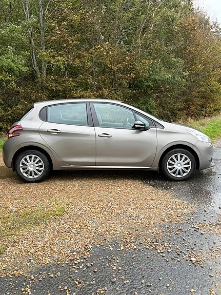 Peugeot 208 2012 photo 3