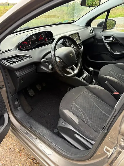 Peugeot 208 2012 photo 5