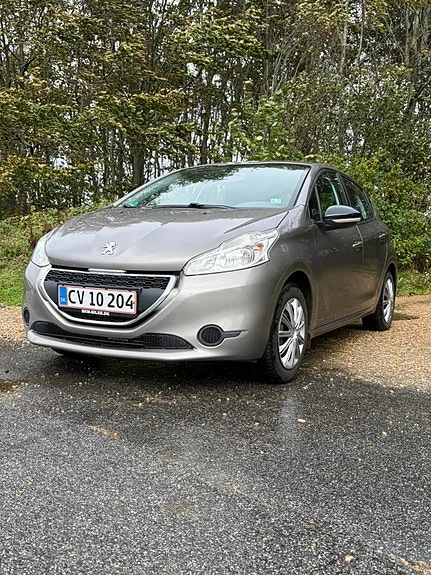 Peugeot 208 2012 photo 2