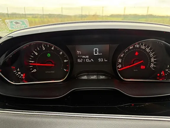 Peugeot 208 2012 photo 4