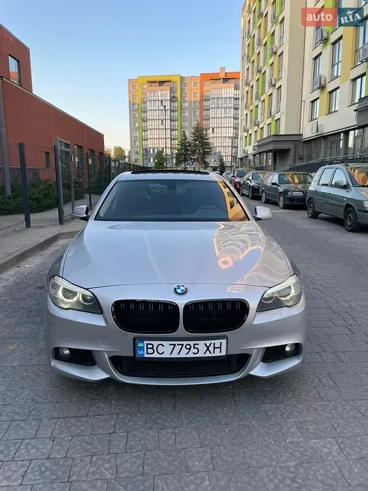 BMW 5 Series 2013 photo 2