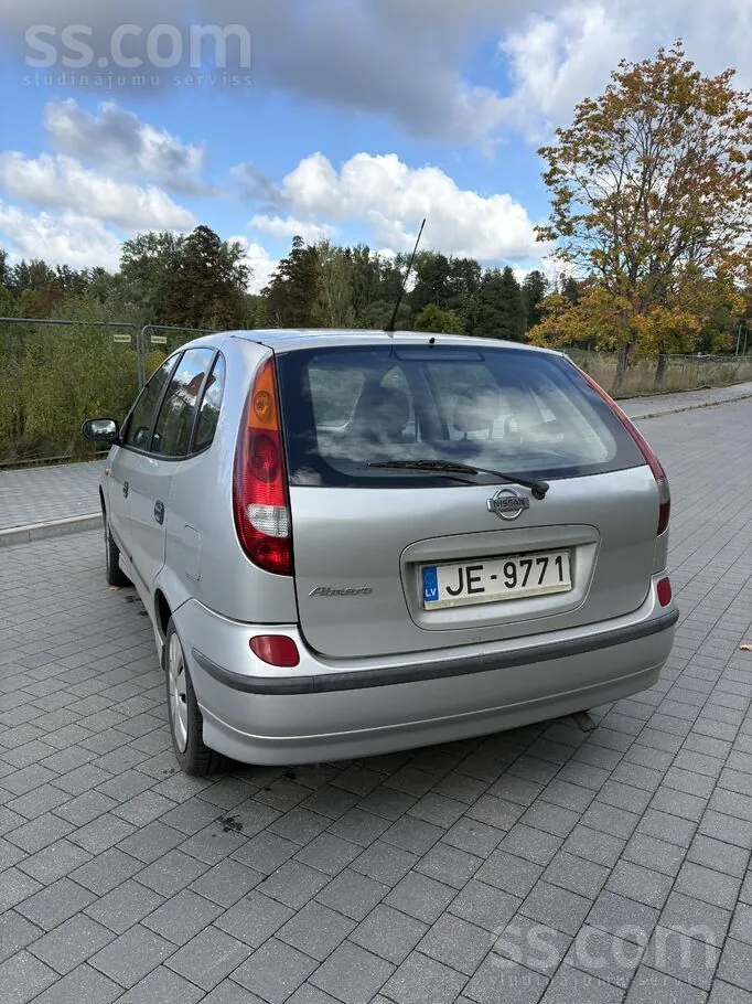 Nissan Almera Tino 2001 photo 5