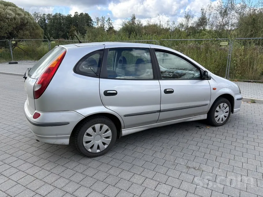 Nissan Almera Tino 2001 photo 3